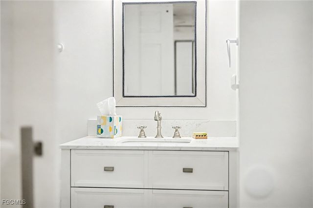 5560 Sir Walter WAY, North Fort Myers, FL 33917