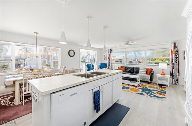 5560 Sir Walter WAY, North Fort Myers, FL 33917