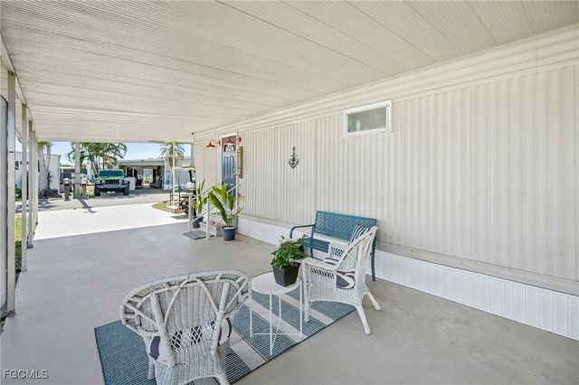 5560 Sir Walter WAY, North Fort Myers, FL 33917