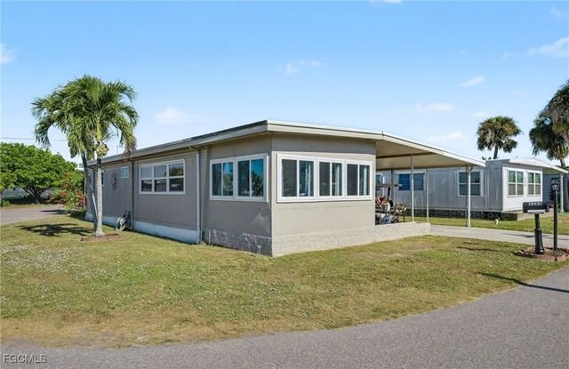 5560 Sir Walter WAY, North Fort Myers, FL 33917