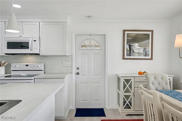 5560 Sir Walter WAY, North Fort Myers, FL 33917