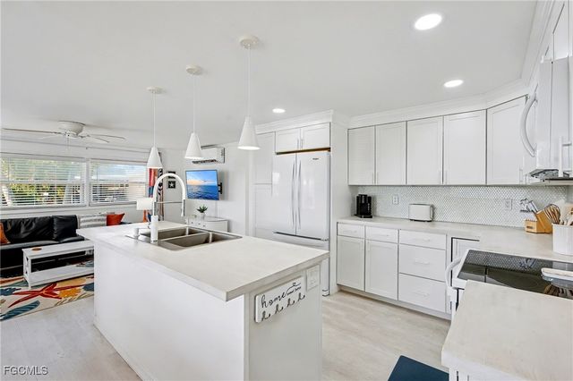 5560 Sir Walter WAY, North Fort Myers, FL 33917