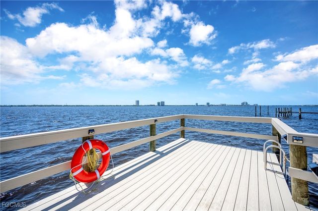 5560 Sir Walter WAY, North Fort Myers, FL 33917