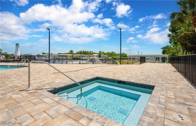 5560 Sir Walter WAY, North Fort Myers, FL 33917