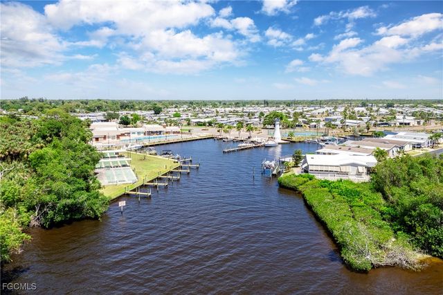 5560 Sir Walter WAY, North Fort Myers, FL 33917