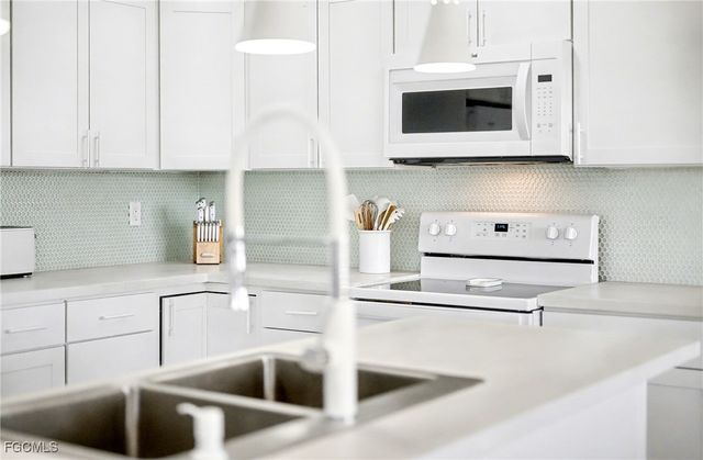 5560 Sir Walter WAY, North Fort Myers, FL 33917