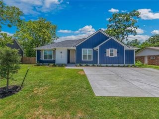 1220 Neal Pickett Drive, College Station, TX 77840