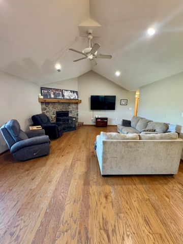 403 PETERSON LN, Ashland, MO 65010