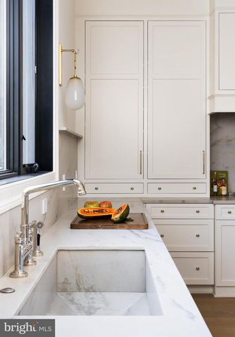 8634 OVERLOOK RD, Mclean, VA 22102