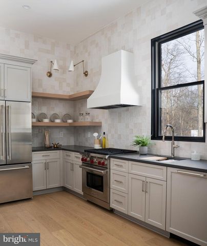 8634 OVERLOOK RD, Mclean, VA 22102