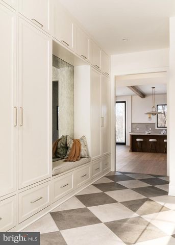 8634 OVERLOOK RD, Mclean, VA 22102