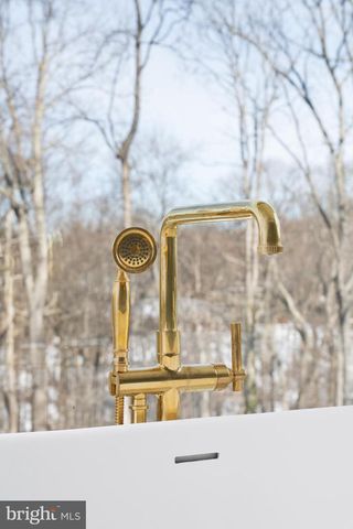 8634 OVERLOOK RD, Mclean, VA 22102