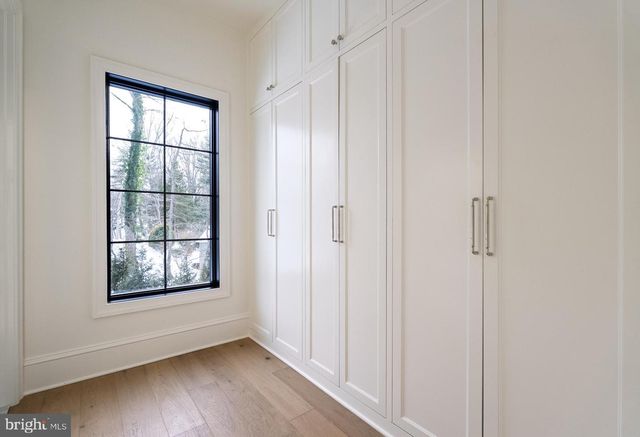 8634 OVERLOOK RD, Mclean, VA 22102