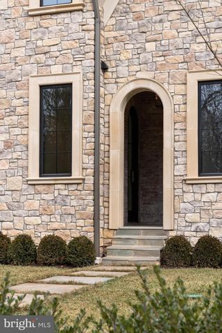 8634 OVERLOOK RD, Mclean, VA 22102