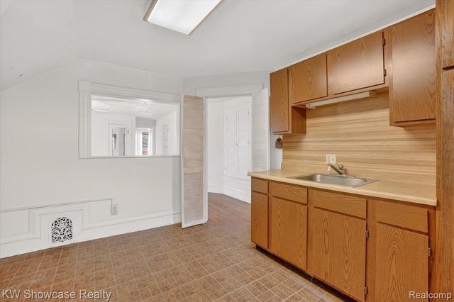 733 N Walnut Street, Lansing, MI 48906