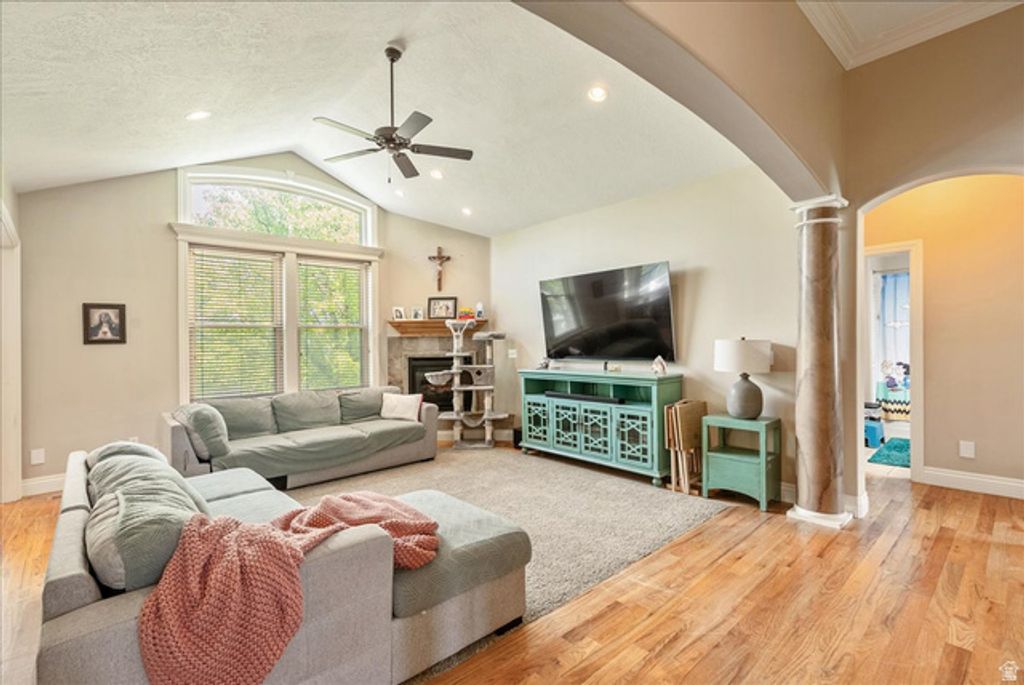Image 12 of property listing at 316 E AZURE CIR, Draper, UT 84020