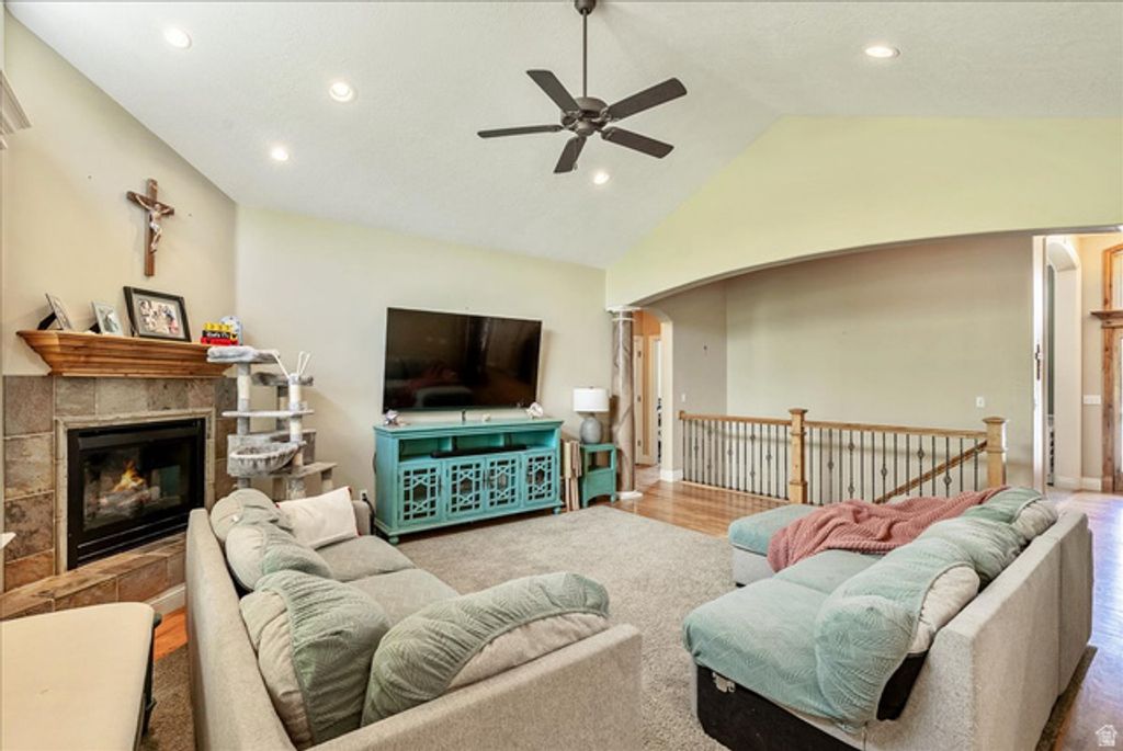 Image 15 of property listing at 316 E AZURE CIR, Draper, UT 84020