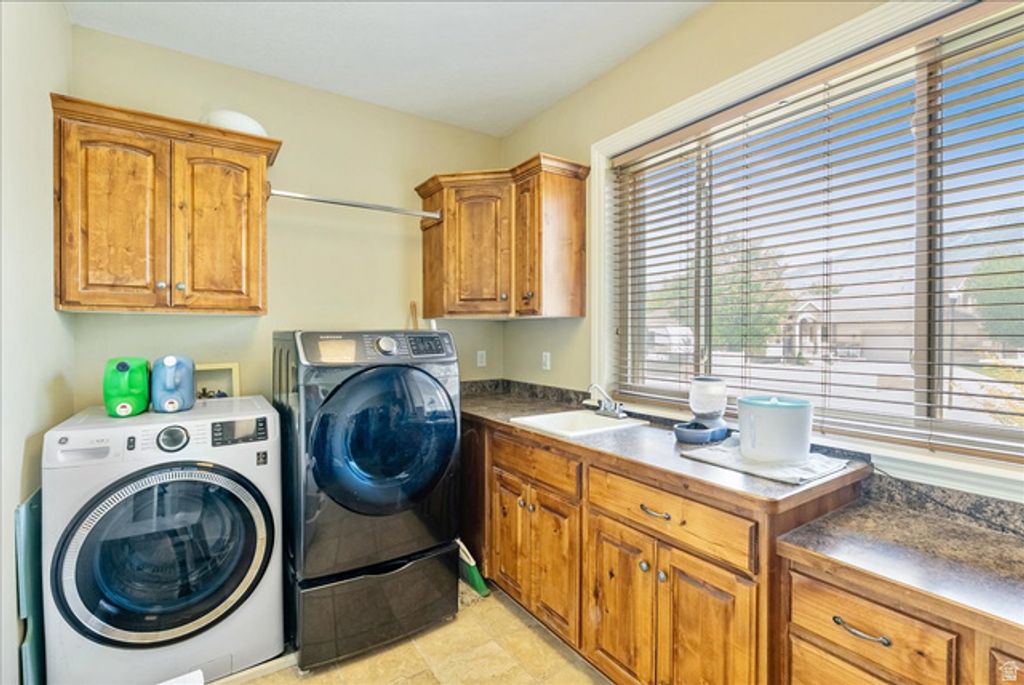 Image 29 of property listing at 316 E AZURE CIR, Draper, UT 84020