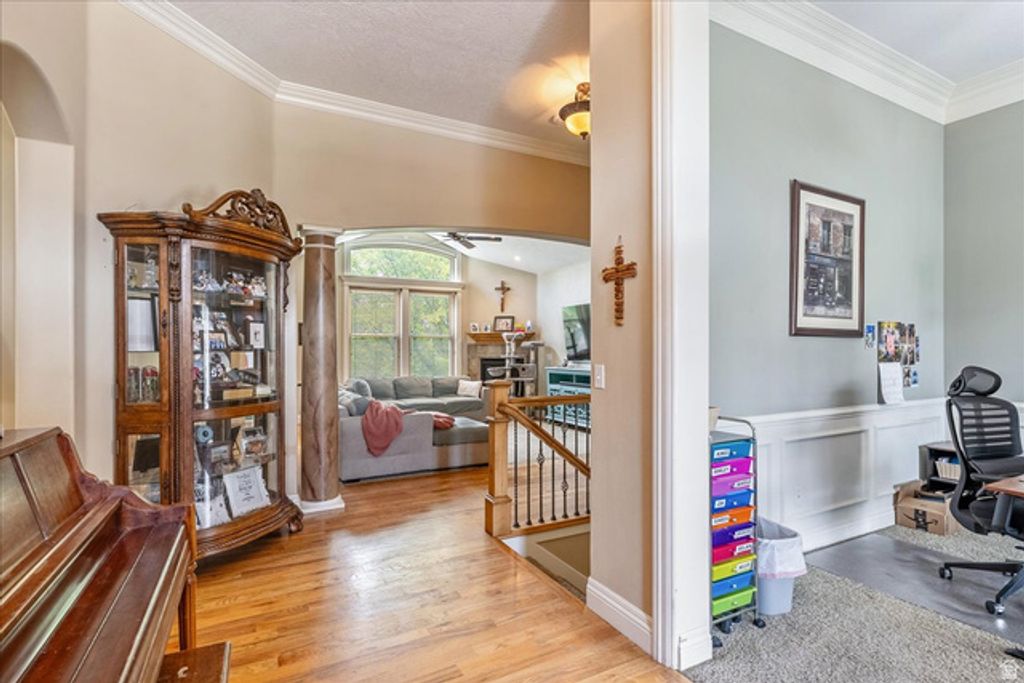 Image 10 of property listing at 316 E AZURE CIR, Draper, UT 84020