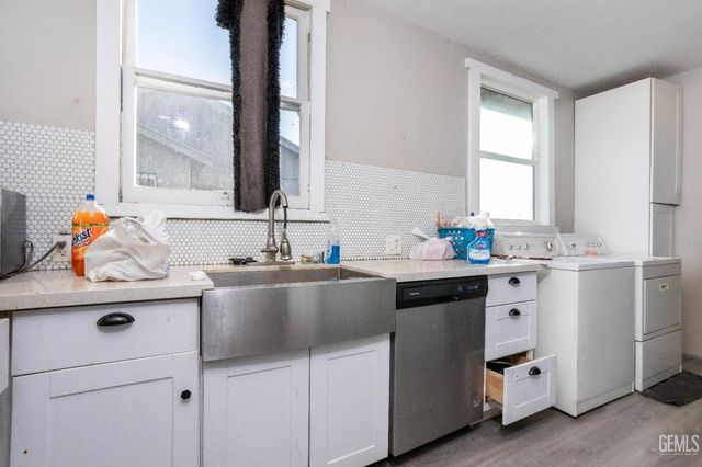 607 T Street, Bakersfield, CA 93304