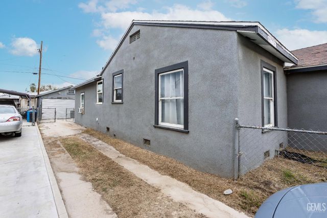 607 T Street, Bakersfield, CA 93304