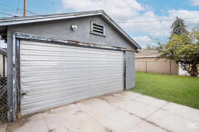 607 T Street, Bakersfield, CA 93304