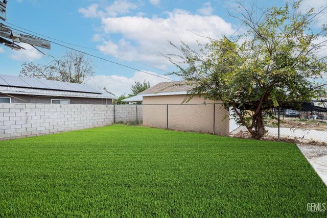 607 T Street, Bakersfield, CA 93304