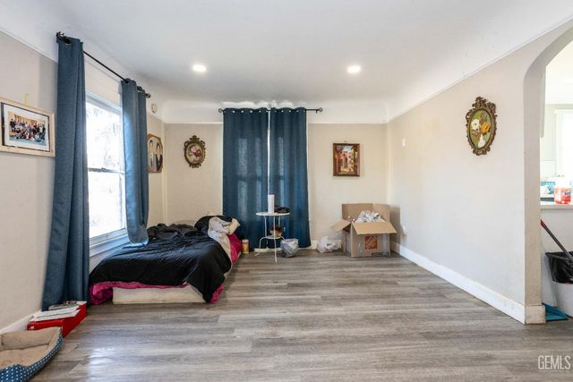 607 T Street, Bakersfield, CA 93304