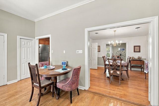 424 CANTERBURY HILL ST, Terrell Hills, TX 78209