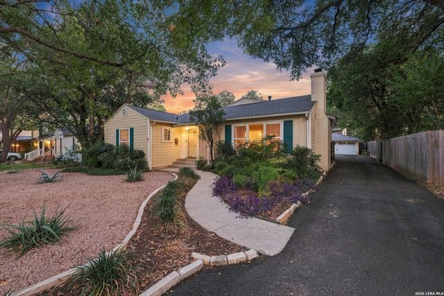 424 CANTERBURY HILL ST, Terrell Hills, TX 78209