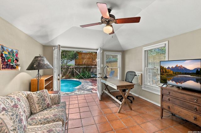 424 CANTERBURY HILL ST, Terrell Hills, TX 78209