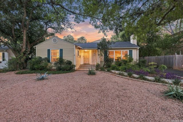 424 CANTERBURY HILL ST, Terrell Hills, TX 78209