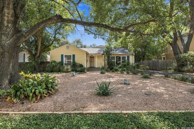424 CANTERBURY HILL ST, Terrell Hills, TX 78209
