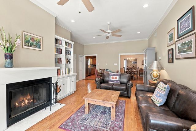 424 CANTERBURY HILL ST, Terrell Hills, TX 78209