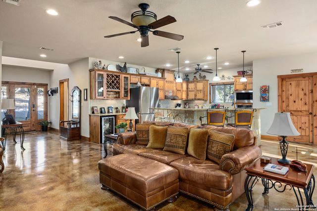 488 Phillip, Pipe Creek, TX 78063