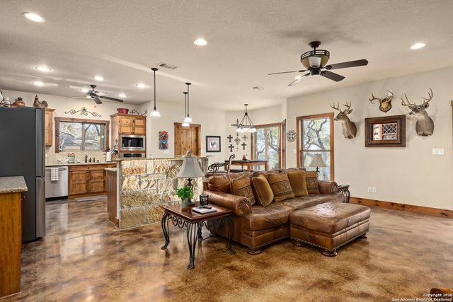 488 Phillip, Pipe Creek, TX 78063