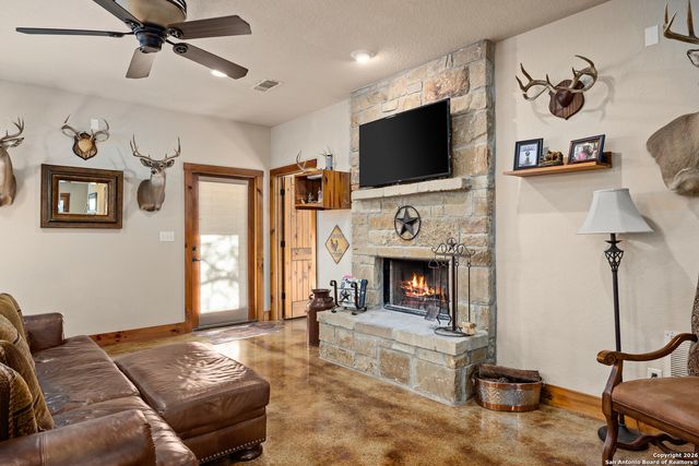 488 Phillip, Pipe Creek, TX 78063