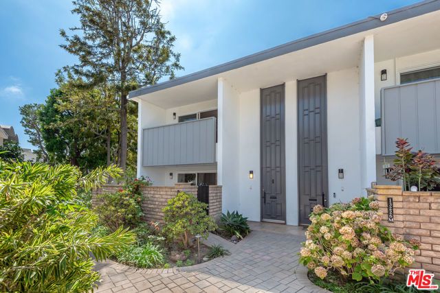13226 Admiral Avenue N, Los Angeles, CA 90292
