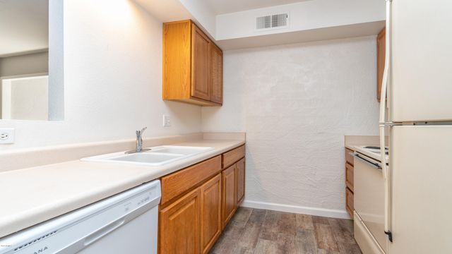 3230 E PINCHOT Avenue 16, Phoenix, AZ 85018