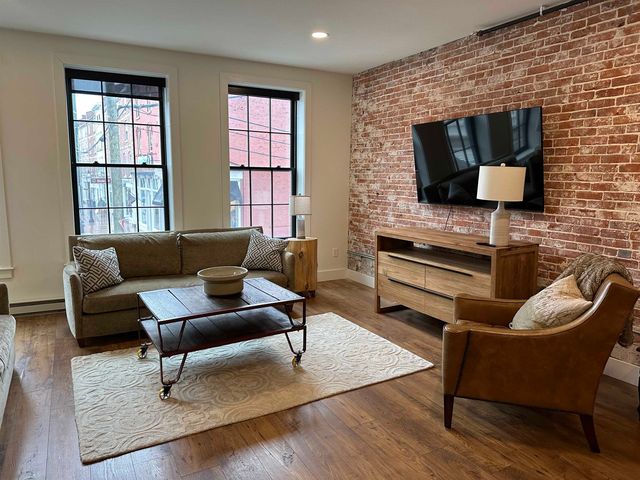 8 Bow Street, Portsmouth, NH 03801