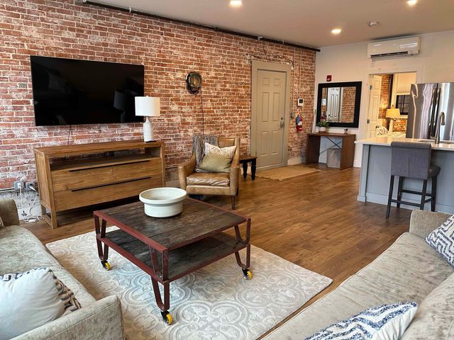 8 Bow Street, Portsmouth, NH 03801