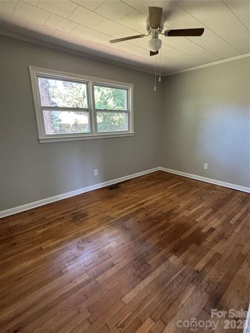 305 Forestway Drive, Mount Holly, NC 28120