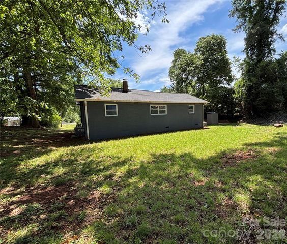 305 Forestway Drive, Mount Holly, NC 28120