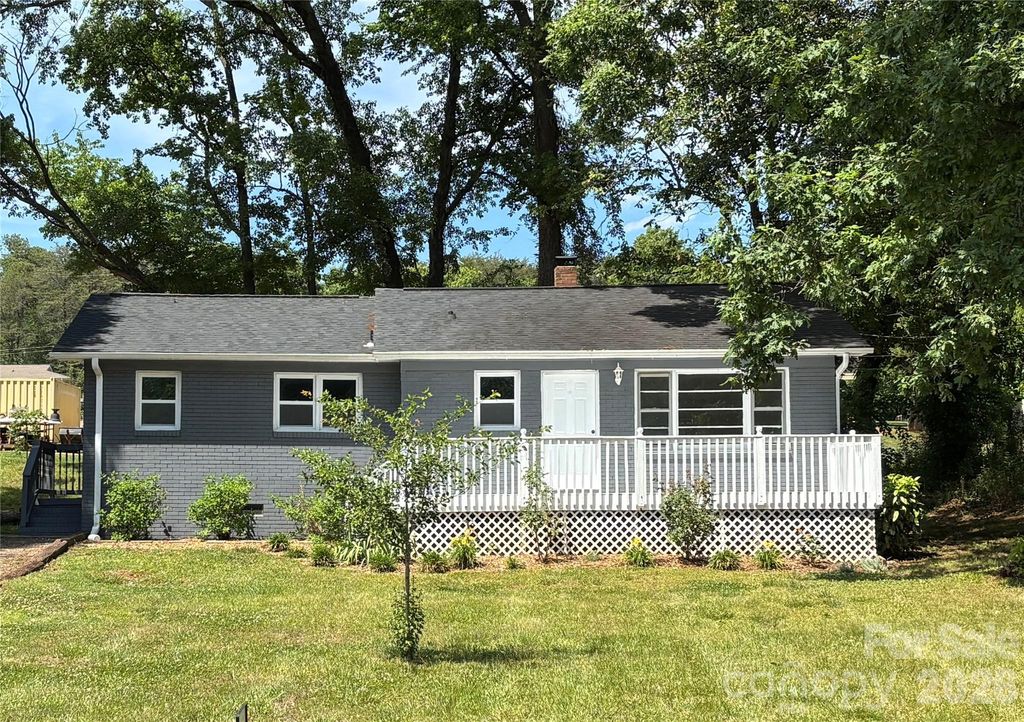 305 Forestway Drive, Mount Holly, NC 28120