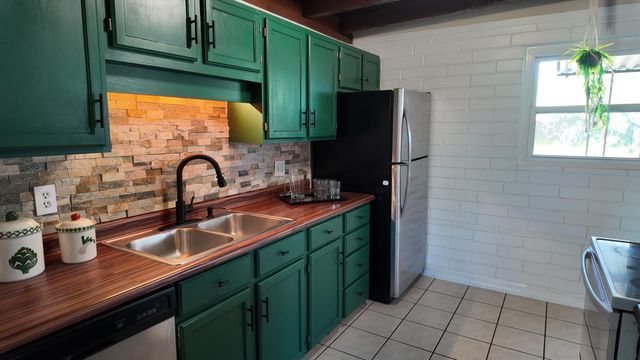 1226 Christine Street NE, Albuquerque, NM 87112