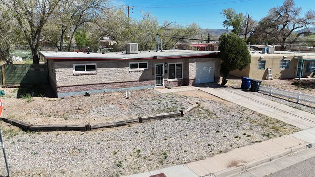 1226 Christine Street NE, Albuquerque, NM 87112