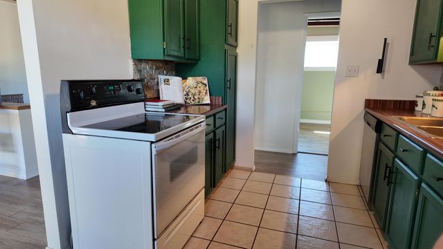 1226 Christine Street NE, Albuquerque, NM 87112