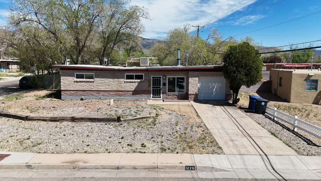 1226 Christine Street NE, Albuquerque, NM 87112