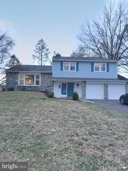 34 BALSAM CT, Holland, PA 18966