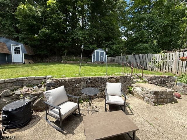 68 Dupont Ave, Hopatcong Boro, NJ 07843